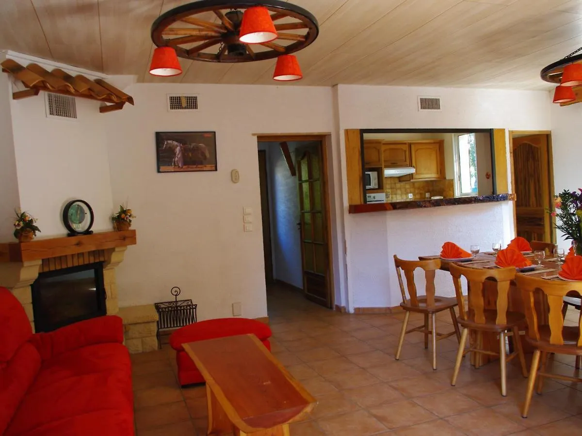 Location Villa Et Studios Roquebrune-sur Argens 0*,