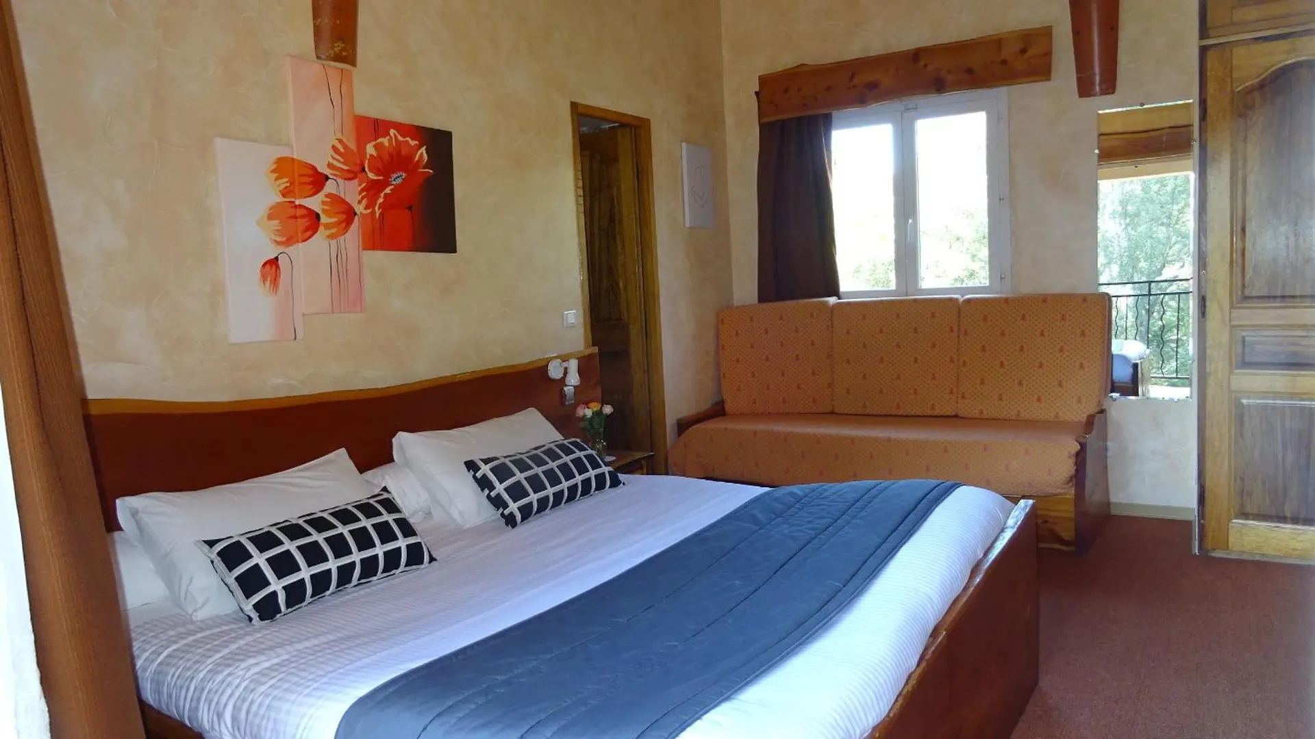 Location Villa Et Studios Roquebrune-sur Argens Semesterbostad