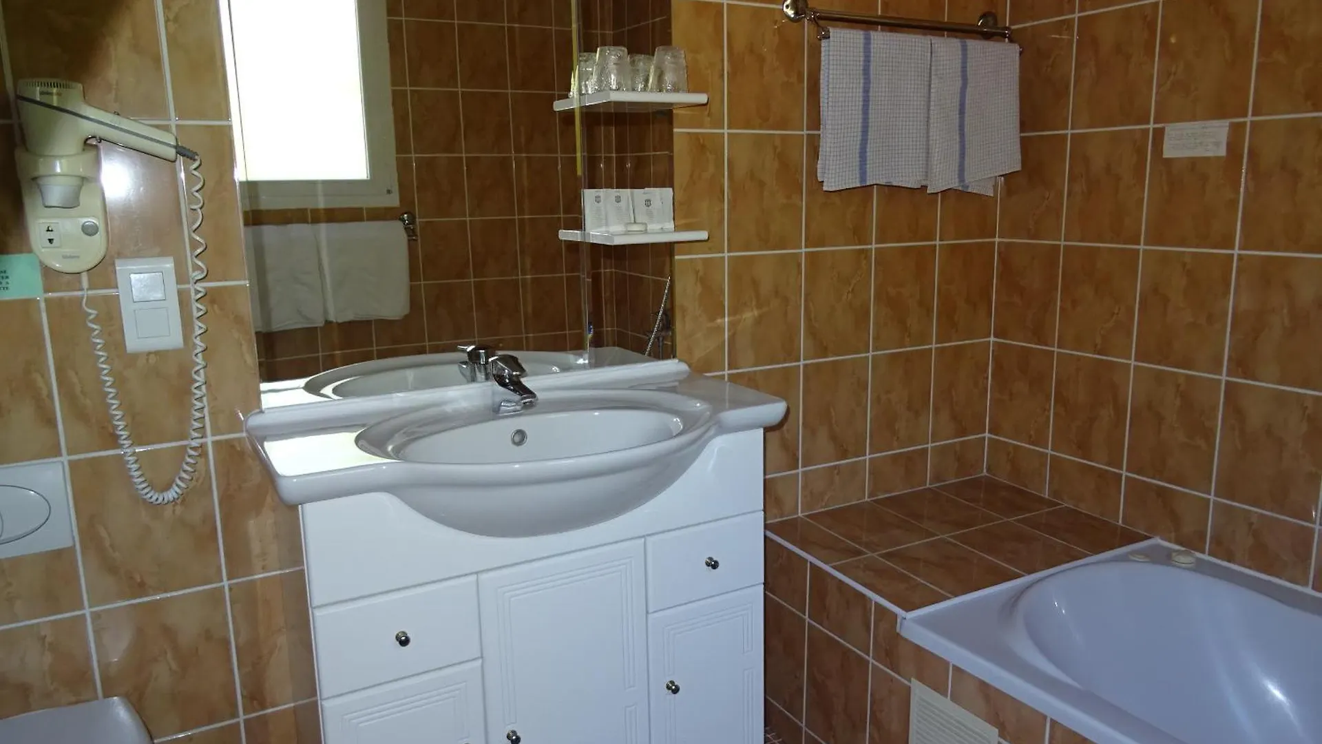 Location Villa Et Studios Roquebrune-sur Argens Semesterbostad
