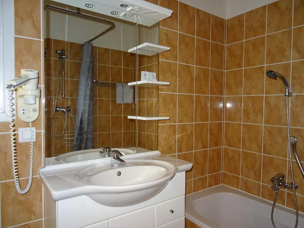Location Villa Et Studios Roquebrune-Sur-Argens
