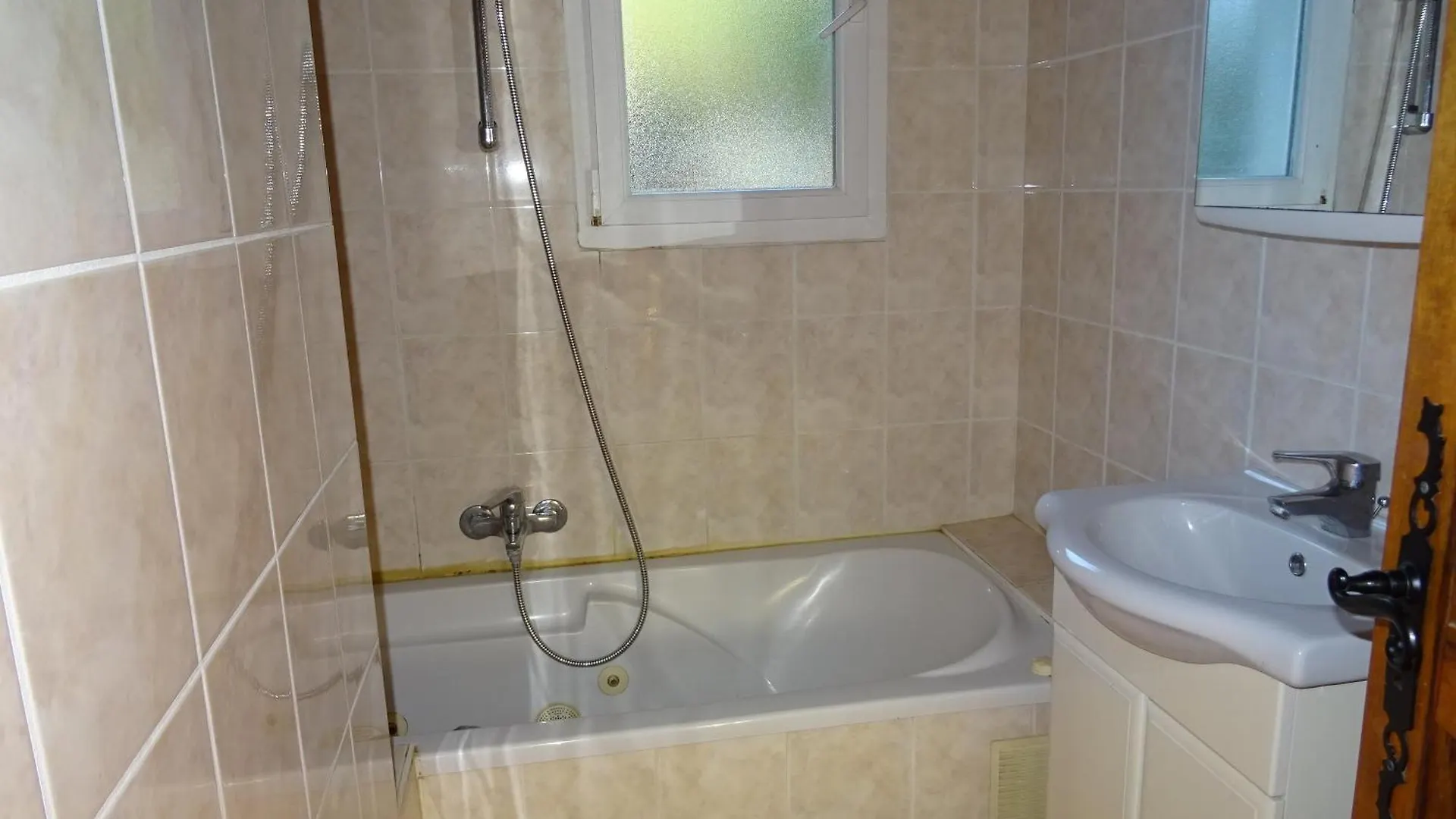 Location Villa Et Studios Roquebrune-Sur-Argens 0*,  France